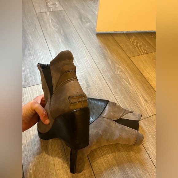 Sorel Women's Suede After Hours Chelsea Wedge Boot 7.5 - Picture 9 of 14